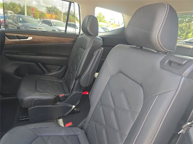 Used 2024 Volkswagen Atlas SE w/ Panoramic Sunroof Package FWD image 12