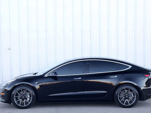 Used 2019 Tesla Model 3 Standard Range Plus image 9