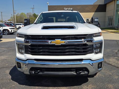Used 2025 Chevrolet Silverado 2500 LT w/ Convenience Package AWD/4WD image 2