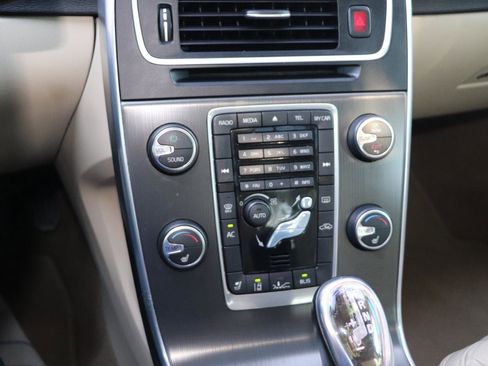 Used 2013 Volvo S60 T5 FWD image 11