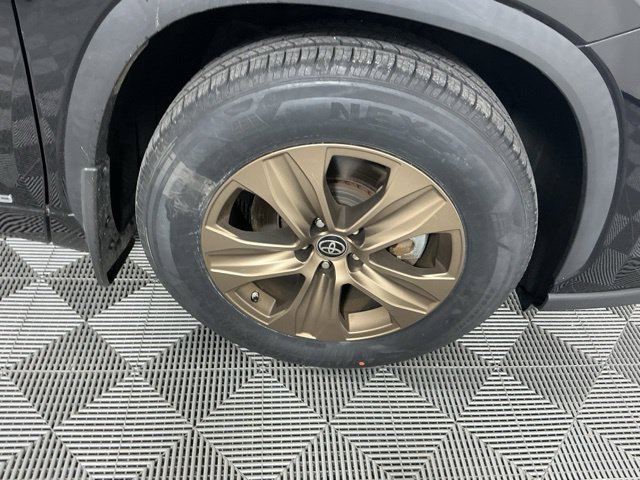 Used 2023 Toyota Highlander Bronze Edition AWD/4WD image 19
