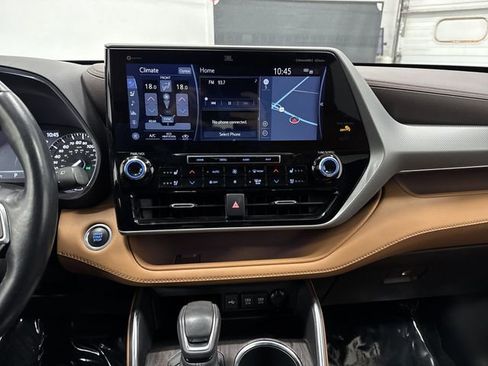 Used 2021 Toyota Highlander Platinum image 9