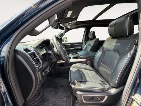 Used 2019 RAM 1500 Laramie AWD/4WD image 11