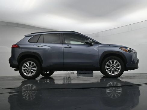 Used 2025 Toyota Corolla Cross LE AWD/4WD image 39