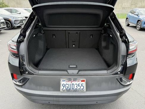 Used 2023 Volkswagen ID.4 S image 9
