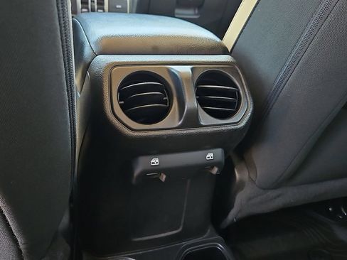 Used 2021 Jeep Gladiator Sport AWD/4WD image 18
