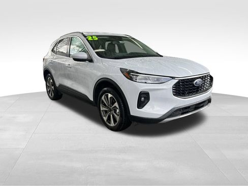Used 2025 Ford Escape Platinum image 3