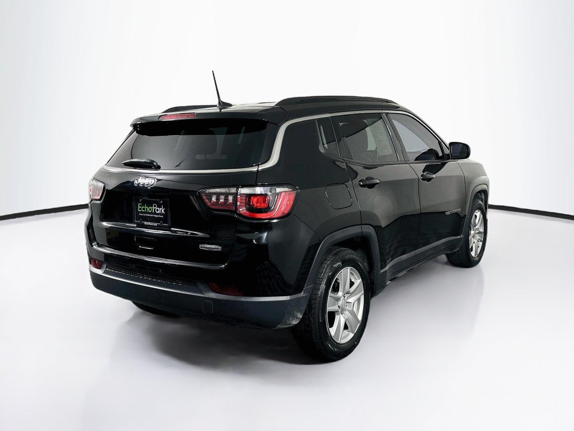 Used 2022 Jeep Compass Latitude FWD image 9