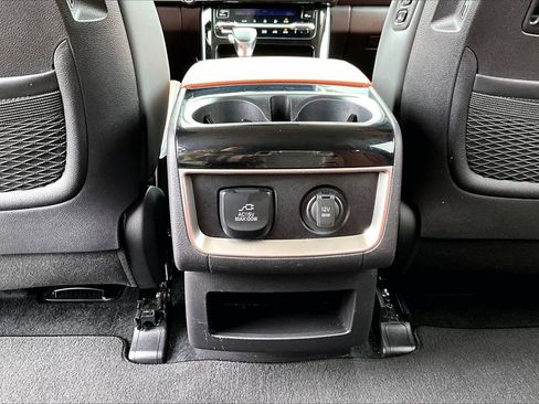 Used 2024 Kia Carnival SX image 16