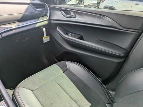 New 2025 Jeep Grand Cherokee L Laredo image 15