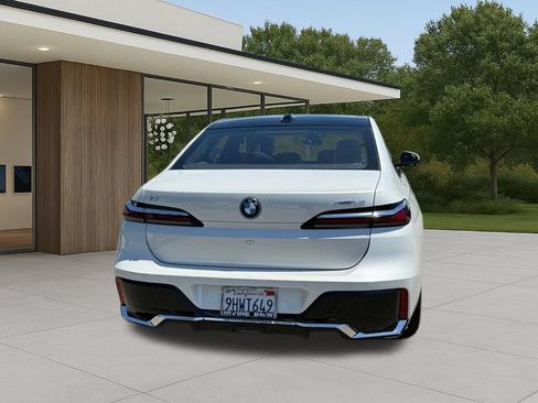 Used 2023 BMW i7 xDrive60 AWD/4WD image 9