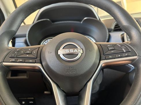Used 2025 Nissan Versa SV FWD image 25