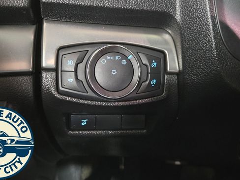 Used 2018 Ford Explorer XLT w/ Equipment Group 202A AWD/4WD image 24