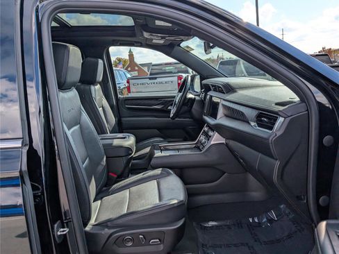 Certified 2023 GMC Yukon Denali image 11