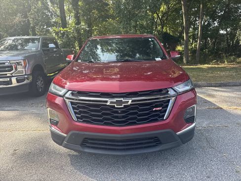 Used 2023 Chevrolet Traverse RS FWD image 2