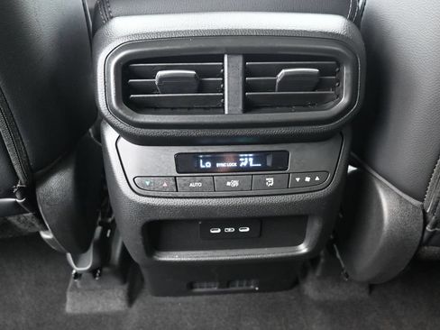 Used 2025 Honda Pilot Touring image 19