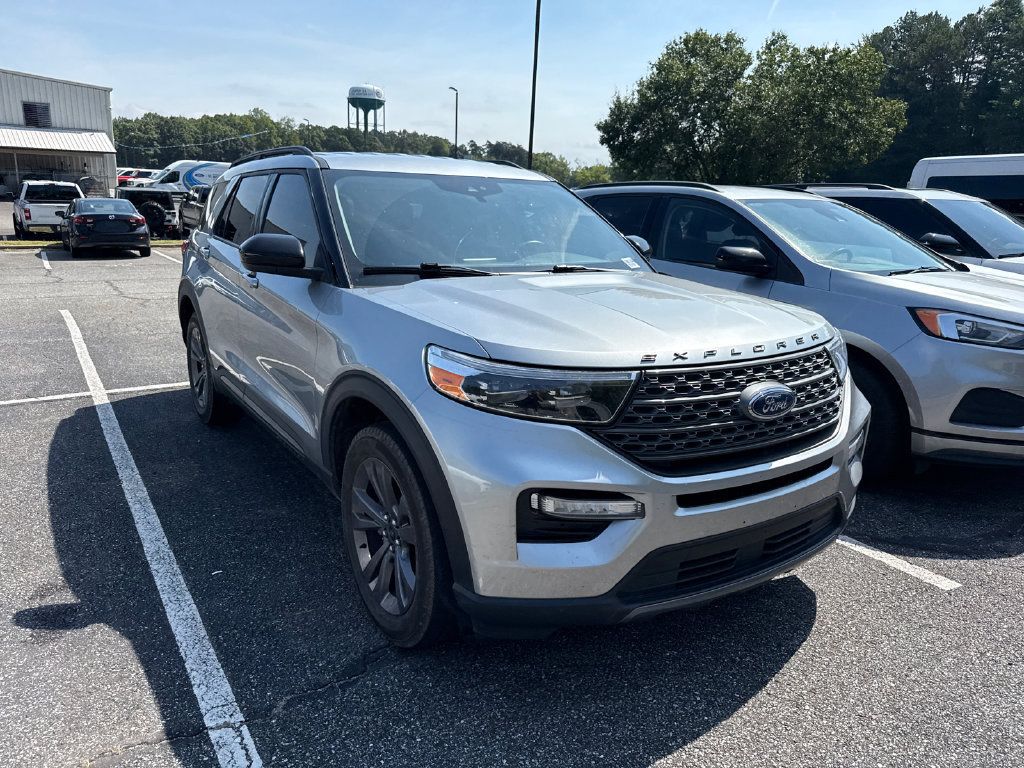 Used 2024 Ford Explorer XLT w/ Equipment Group 202A AWD/4WD image 2