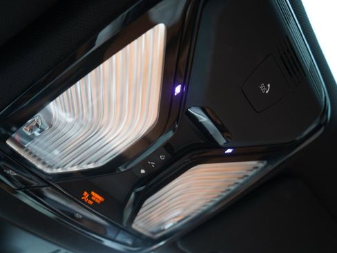 Used 2018 BMW 530e xDrive image 31