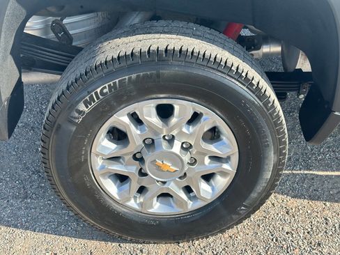 Used 2024 Chevrolet Silverado 2500 LT image 20