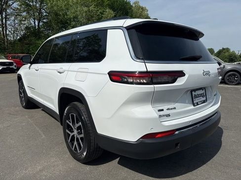 Used 2023 Jeep Grand Cherokee L Limited w/ Luxury Tech Group II AWD/4WD image 3