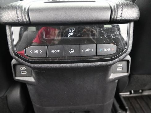 Used 2024 Toyota Grand Highlander AWD image 16