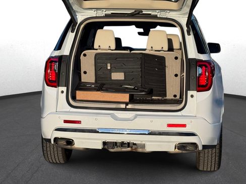 Used 2023 GMC Acadia Denali w/ Denali Technology Package image 11