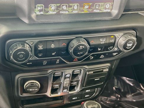 Used 2021 Jeep Wrangler Unlimited Sahara image 16