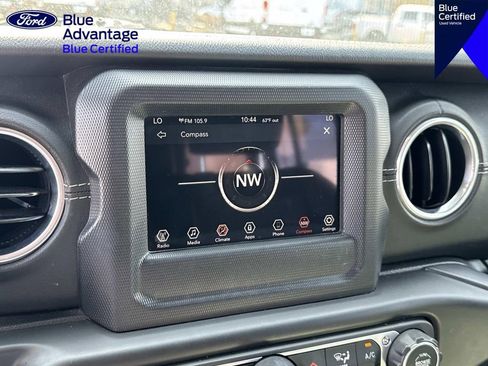 Used 2018 Jeep Wrangler Unlimited Sahara AWD/4WD image 28
