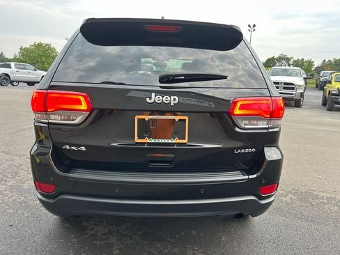 Used 2017 Jeep Grand Cherokee Laredo w/ Quick Order Package 23E AWD/4WD image 5