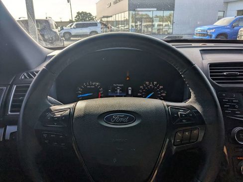 Used 2016 Ford Explorer XLT FWD image 17