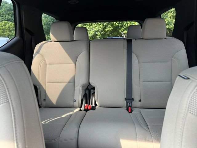 Used 2023 Chevrolet Traverse LS w/ Safety Package FWD image 18