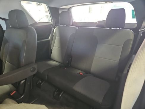 Used 2020 Chevrolet Traverse LT w/ Driver Confidence II Package AWD/4WD image 9