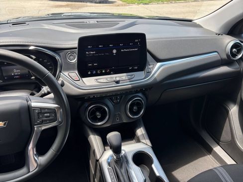 Used 2025 Chevrolet Blazer LT FWD image 17