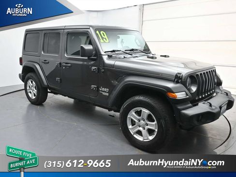 Used 2019 Jeep Wrangler Unlimited Sport S AWD/4WD image 14