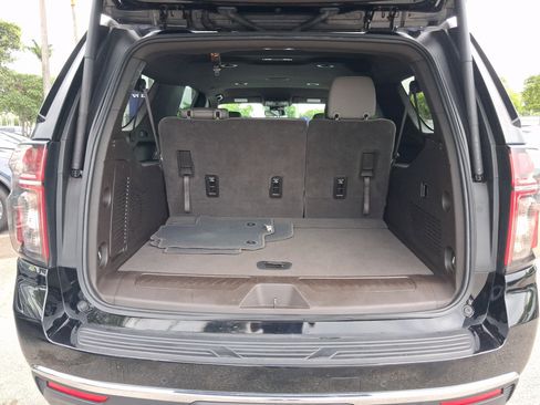 Used 2024 Chevrolet Suburban LT RWD image 5