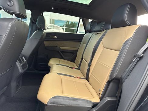 Used 2023 Volkswagen Atlas Cross Sport SEL AWD/4WD image 24