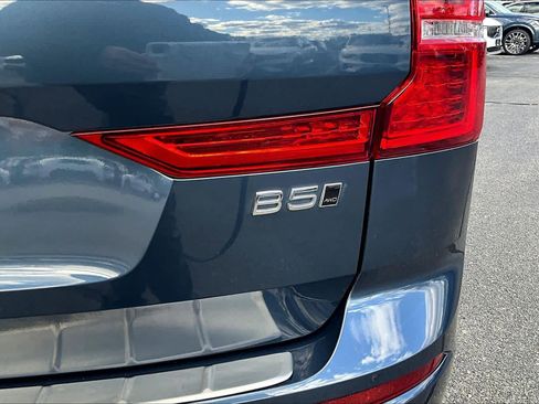 Certified 2023 Volvo XC60 B5 Plus w/ Climate Package image 9