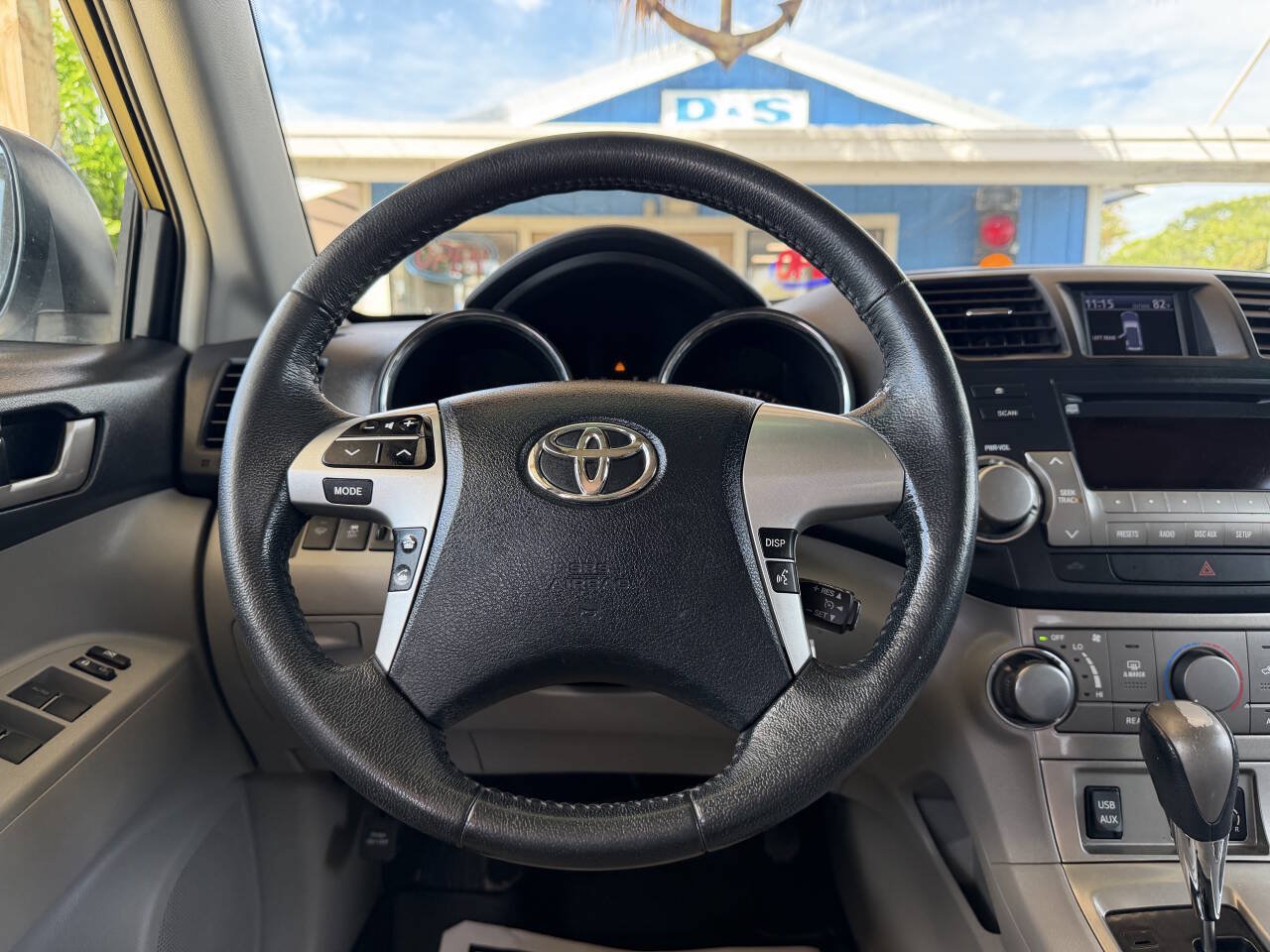 Used 2012 Toyota Highlander SE AWD/4WD image 18