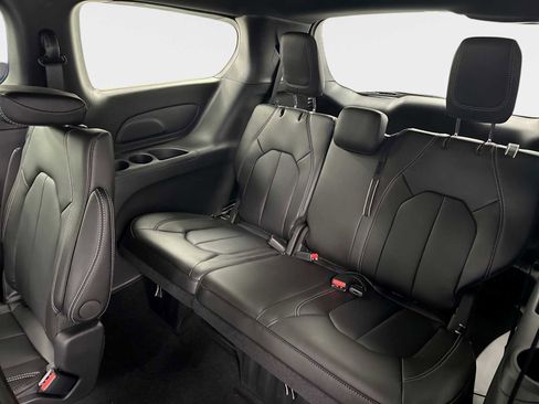 New 2026 Chrysler Pacifica Select FWD image 30
