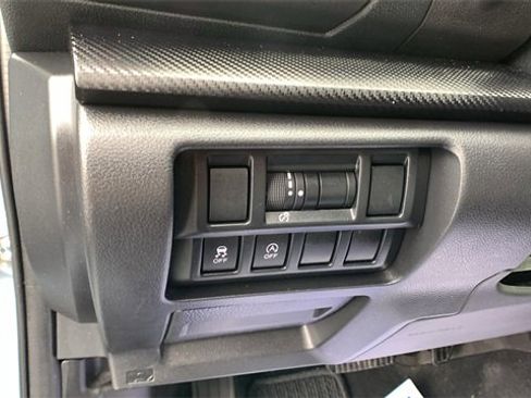 Used 2020 Subaru Crosstrek 2.0i image 11