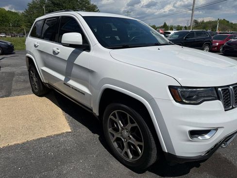 Used 2018 Jeep Grand Cherokee Limited image 5