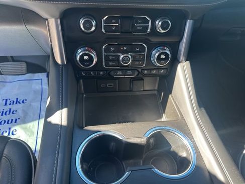 Used 2023 GMC Yukon XL SLT w/ SLT Premium Package image 16