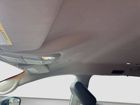 Used 2024 Chrysler Pacifica Touring-L FWD image 12