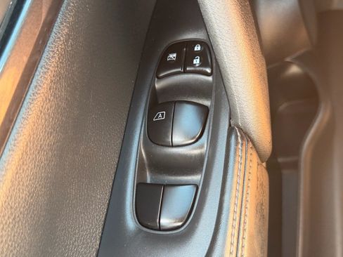 Used 2020 Nissan Rogue S AWD/4WD image 30
