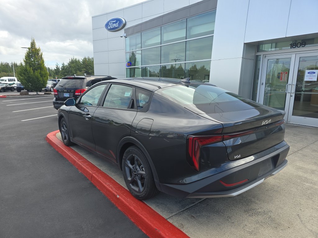Used 2025 Kia K4 FWD image 2