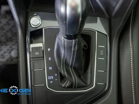 Used 2021 Volkswagen Tiguan SE FWD image 21
