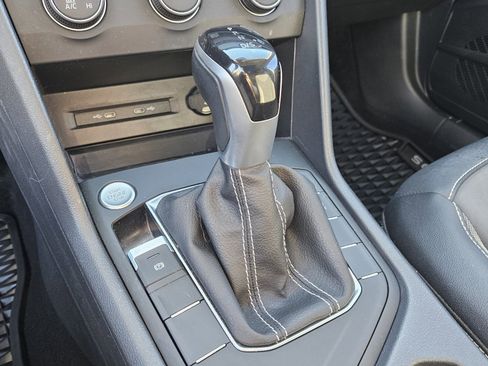 Used 2022 Volkswagen Taos SE w/ Panoramic Sunroof Package image 20