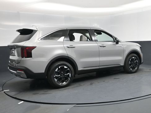 New 2026 Kia Sorento S image 4