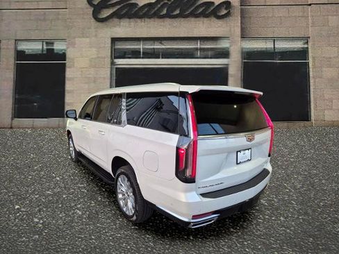 Used 2023 Cadillac Escalade ESV Premium Luxury AWD/4WD image 3