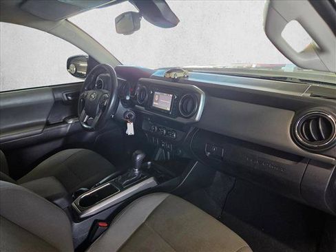 Used 2019 Toyota Tacoma SR5 RWD image 17